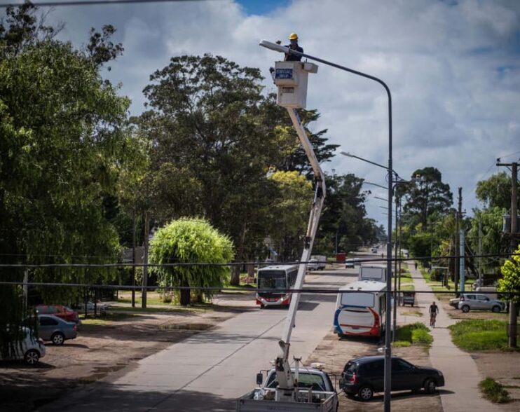 Finalizan las obras de nuevo alumbrado público en la avenida Constitución