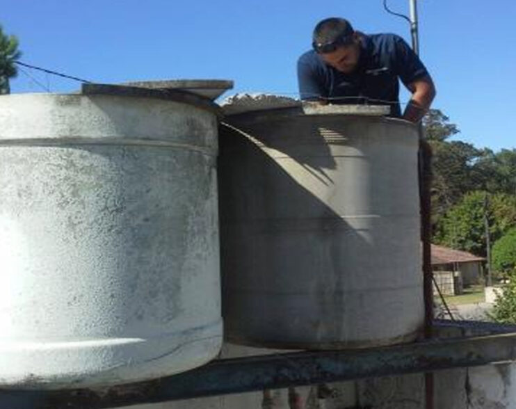 La Municipalidad limpiará y desinfectará los tanques de agua de establecimientos provinciales