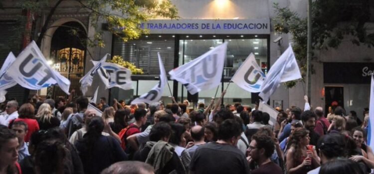Docentes porteños paran en rechazo al fallo a favor de la presencialidad