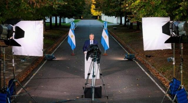 Restricción para circular de 0 a 6 y el cierre de bares y restaurantes después de las 23 entre los anuncios del Presidente