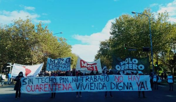EL FRENTE PIQUETERO SE MOVILIZÓ AL MUNICIPIO Y RECLAMÓ UNA AUDIENCIA CON MONTENEGRO