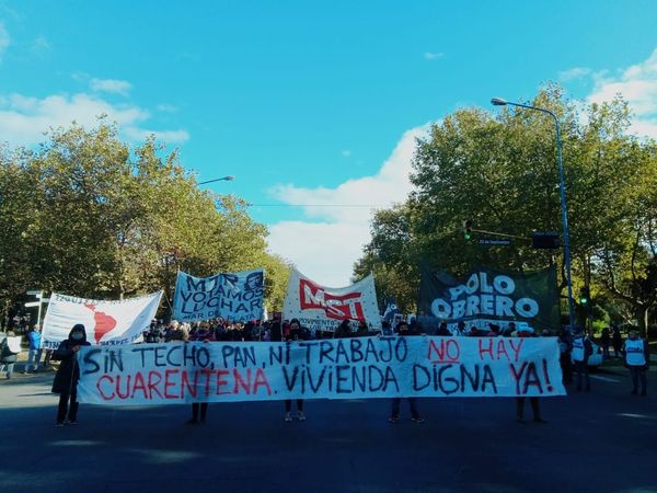 EL FRENTE PIQUETERO SE MOVILIZÓ AL MUNICIPIO Y RECLAMÓ UNA AUDIENCIA CON MONTENEGRO