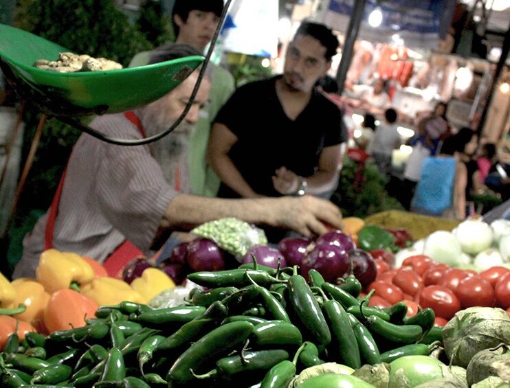 La nueva canasta básica llegará a comercios barriales y se extenderá a otros rubros