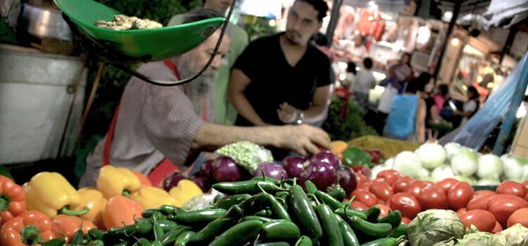 La nueva canasta básica llegará a comercios barriales y se extenderá a otros rubros