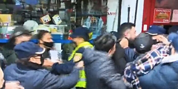 Batalla campal entre comerciantes y automovilistas en Córdoba