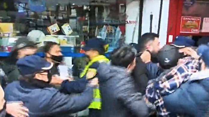 Batalla campal entre comerciantes y automovilistas en Córdoba