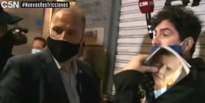Custodios de Mauricio Macri agreden en vivo a un cronista de C5N