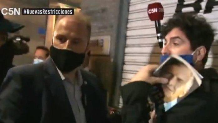 Custodios de Mauricio Macri agreden en vivo a un cronista de C5N