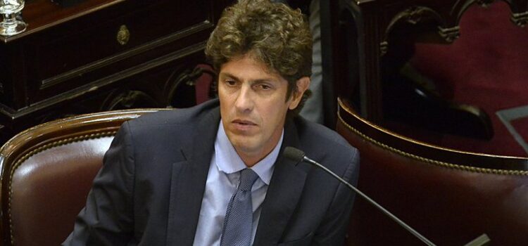 UCR BUENOS AIRES: ASUMEN AUTORIDADES CON CUESTIONAMIENTOS INTERNOS