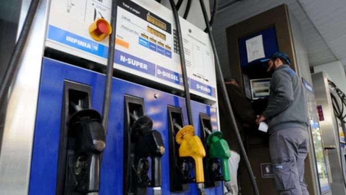 La nafta será un 6% más cara desde mañana