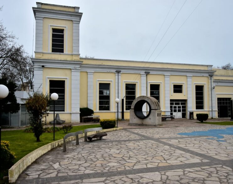 Funcionarios de Montenegro demoran respuestas acerca del destino de la Plaza del Agua