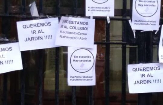 Otro colegio privado presiona por la vuelta a las clases presenciales