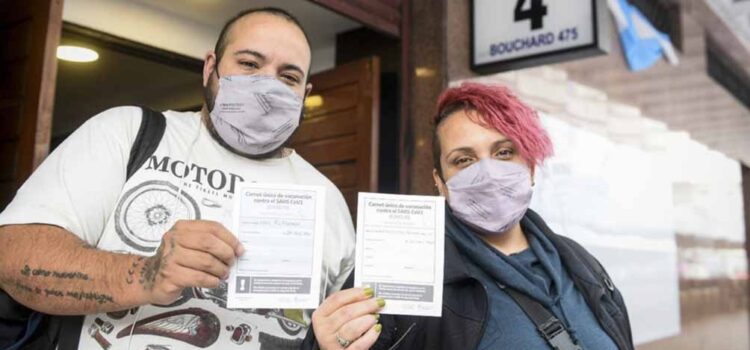 Todas las provincias ya están vacunando a menores de 50 años sin comorbilidades