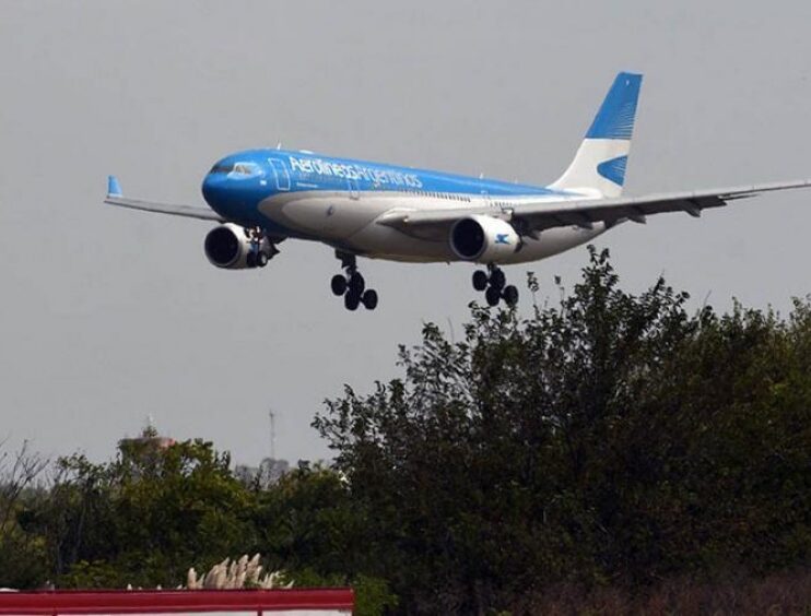Partió a Moscú el vuelo que traerá el reactivo para la fabricación local de la Sputnik V y más dosis