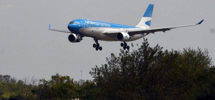 Partió a Moscú el vuelo que traerá el reactivo para la fabricación local de la Sputnik V y más dosis