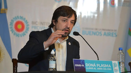“No hay que ser exagerado, es peligroso reducir las distancias dentro del aula”, sostuvo Kreplak