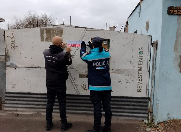 Clausuran 6 chatarreras y secuestran autopartes de un automóvil robado