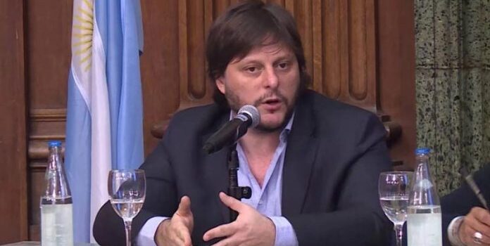 Debate 2021: Leandro Santoro cruzó a Vidal con el FMI y le preguntó por qué no reacción ante el espionaje de Macri