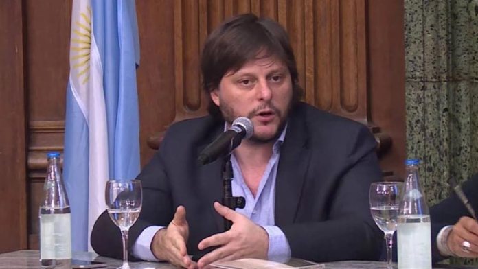 Debate 2021: Leandro Santoro cruzó a Vidal con el FMI y le preguntó por qué no reacción ante el espionaje de Macri