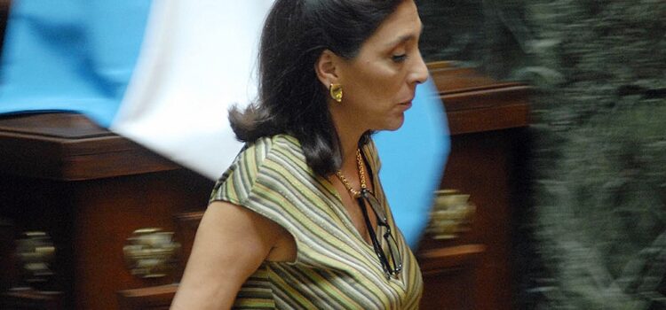 Indagan a Majdalani por el espionaje ilegal a familiares de tripulantes del ARA San Juan