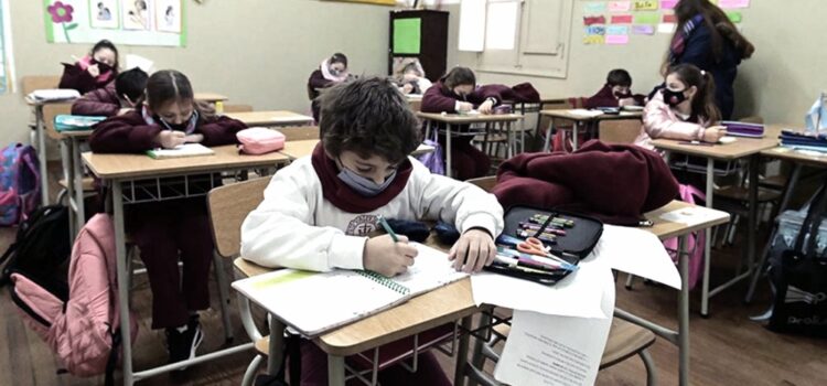 Ocho provincias retornan a clases presenciales con protocolos