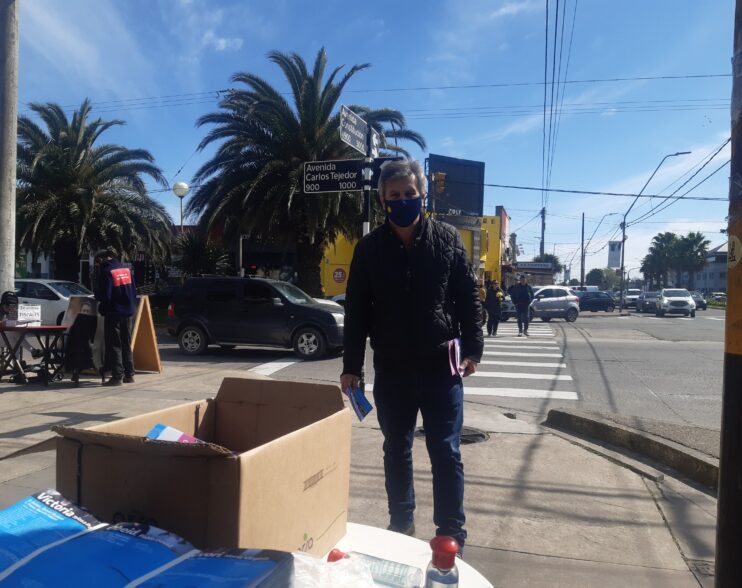 Militando casa a casa y en las mesas del Frente de Todos