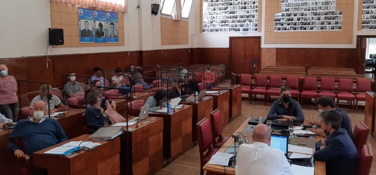 El secretario de Hacienda hizo un papel desairado en el Concejo