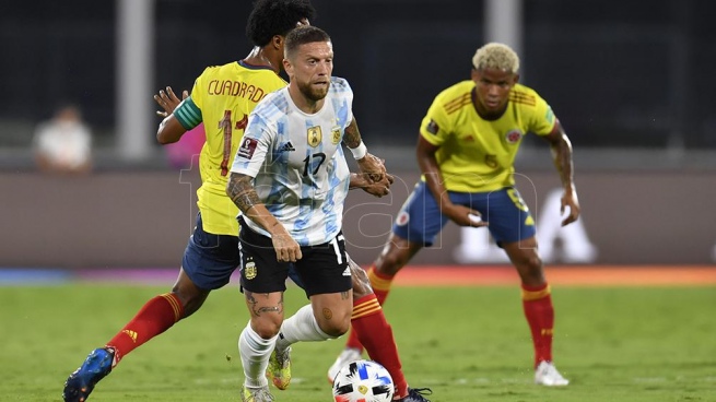 Argentina le ganó a Colombia ante el fervor cordobés y estiró su invicto