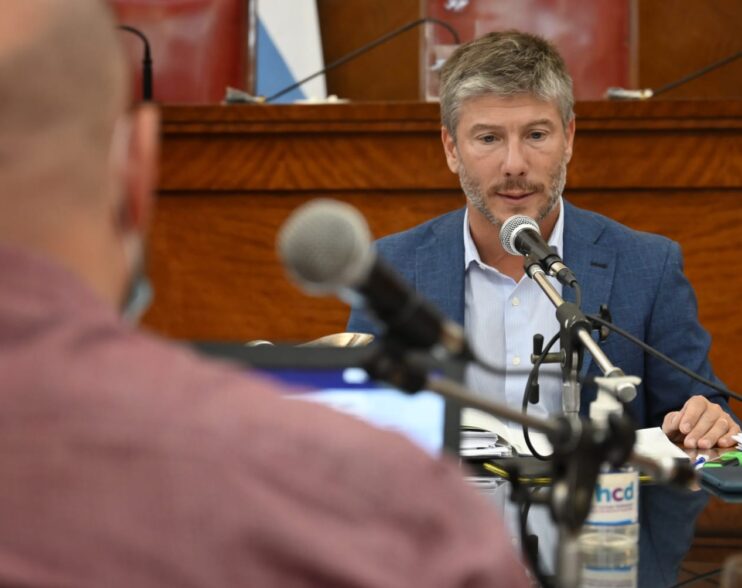 Bonifatti pasó por la comisión de Hacienda sin responder sobre los números de la planta política