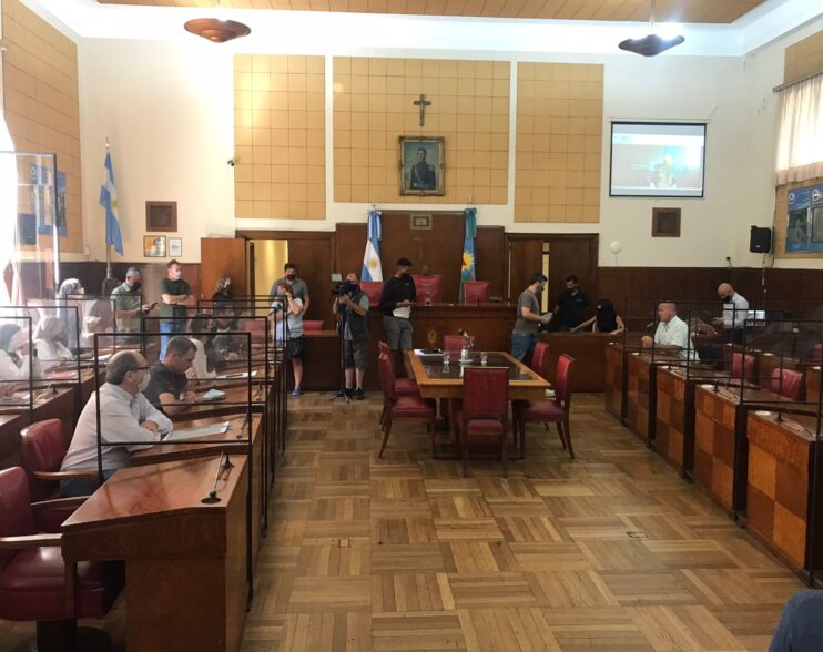 En medio de acusaciones cruzadas, se suspendió el debate del presupuesto