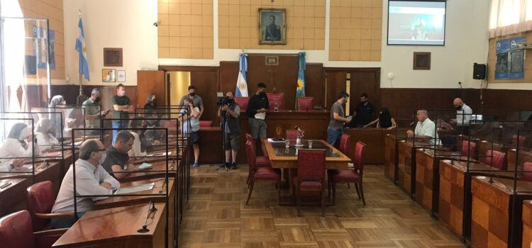 En medio de acusaciones cruzadas, se suspendió el debate del presupuesto