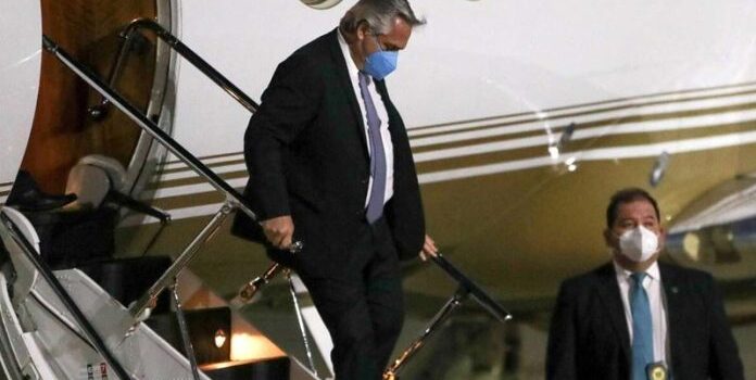 Alberto viaja a Rusia y Cristina queda a cargo del gobierno en medio de la crisis generada por Máximo