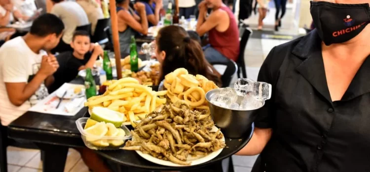 Con un clima ideal, la “Noche del Pescado” fue un éxito en el Puerto