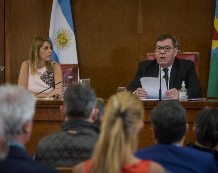Sin aclarar los “puntos oscuros”, Montenegro priorizó en su agenda el convenio de Fotomultas