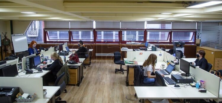 Aumento salarial adicional del 10% en mayo para los trabajadores estatales