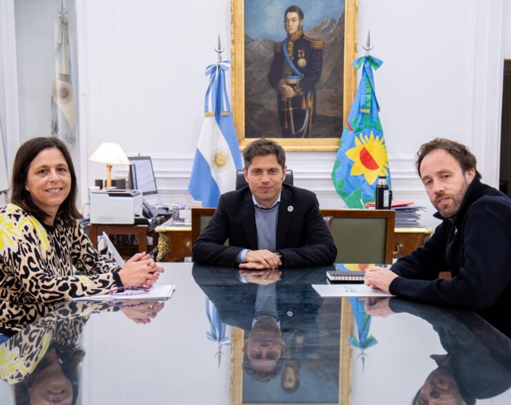 Kicillof anunció un bono y aumentos en jubilaciones y pensiones