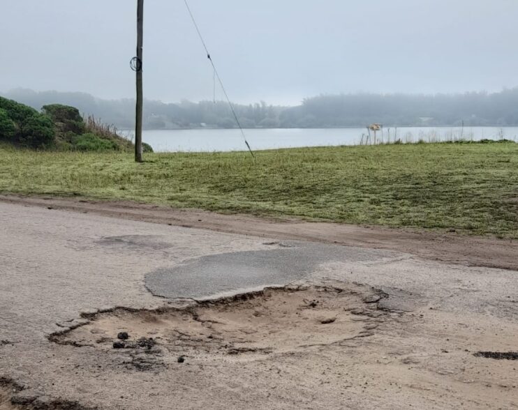 Piden el reasfaltado de los accesos a Laguna de los Padres