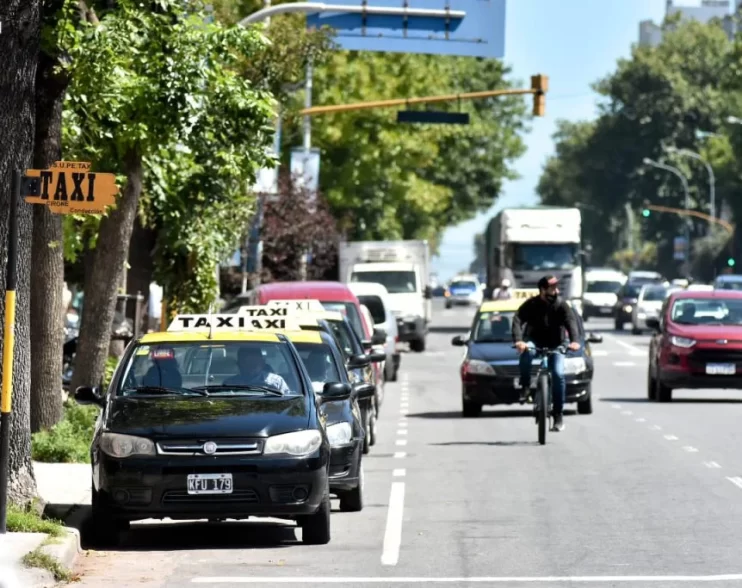 ABRIENDOLE LA PUERTA A UBER ; El intendente y la falta de taxis: “Lo están sufriendo los vecinos”