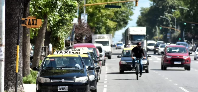 ABRIENDOLE LA PUERTA A UBER ; El intendente y la falta de taxis: “Lo están sufriendo los vecinos”