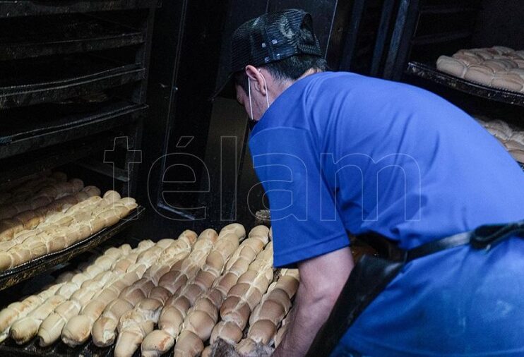 El Gobierno nacional acordó con panaderos garantizar el kilo de pan entre $320 y $340