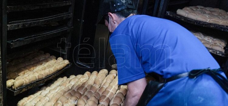El Gobierno nacional acordó con panaderos garantizar el kilo de pan entre $320 y $340