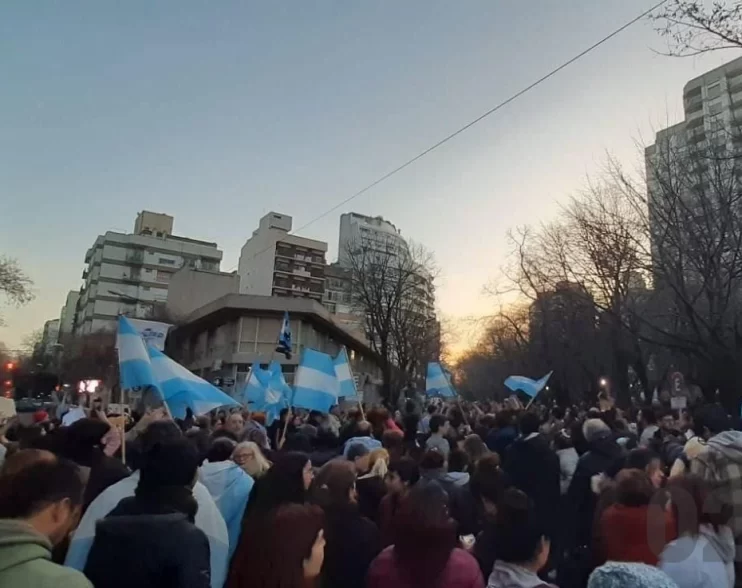MAR DEL PLATA SE MOVILIZO EN DEFENSA DE CRISTINA