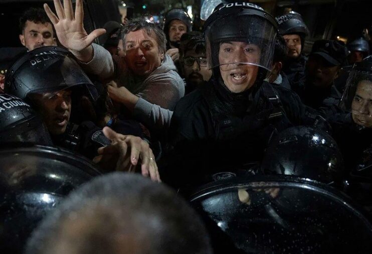 El FdT repudió la represión de la Policía porteña y se solidarizó con Máximo Kirchner