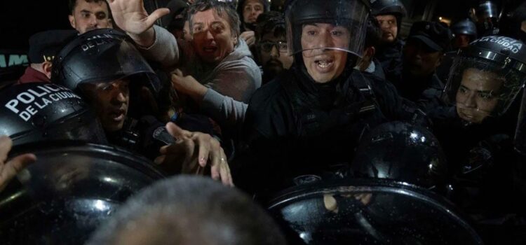 El FdT repudió la represión de la Policía porteña y se solidarizó con Máximo Kirchner