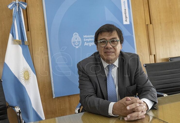 Funcionarios, gremios y empresarios se reúnen para definir la actualización del salario