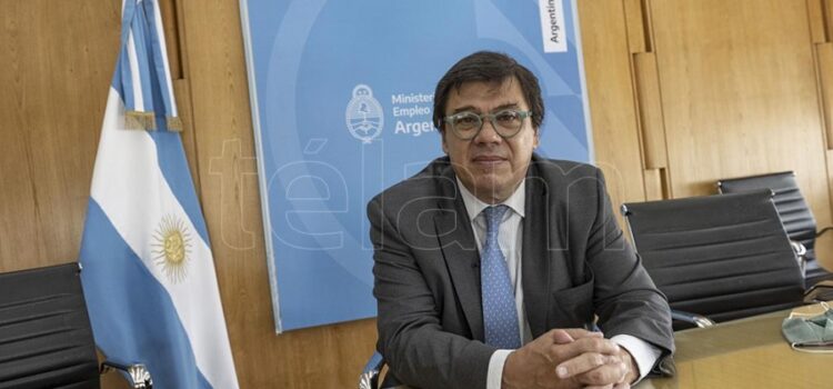 Funcionarios, gremios y empresarios se reúnen para definir la actualización del salario
