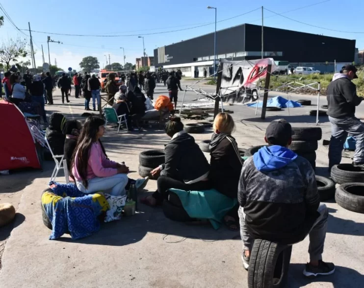 Se levantó la toma en Las Heras en medio de un fuerte operativo policial