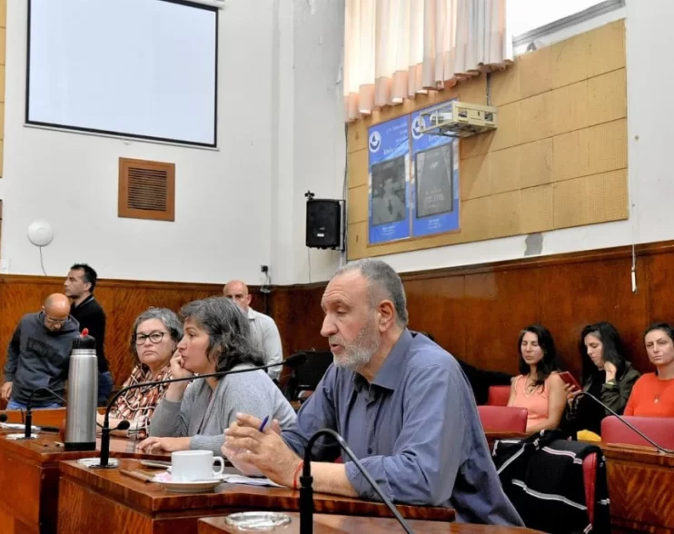 Uber: el Concejo reconoce una “crisis de oferta” en el transporte y abrirá un “debate integral”