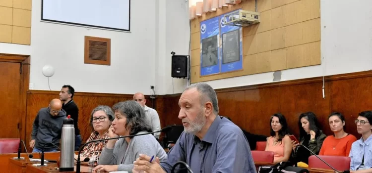 Uber: el Concejo reconoce una “crisis de oferta” en el transporte y abrirá un “debate integral”
