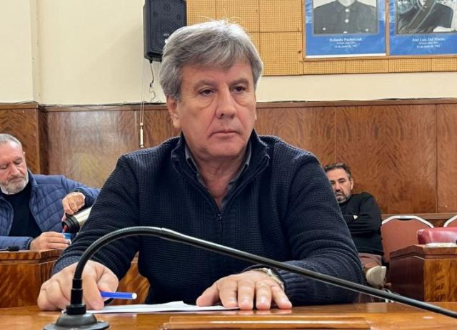 “La escandalosa discriminación en el Medio Maratón es el resultado de las privatizaciones”, afirmó el concejal del FDT, Roberto Chucho Páez